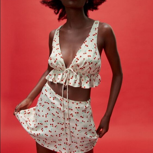 Zara satin cherry top - Picture 4 of 4